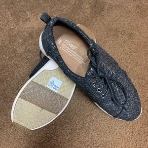 Toms women’s size 9